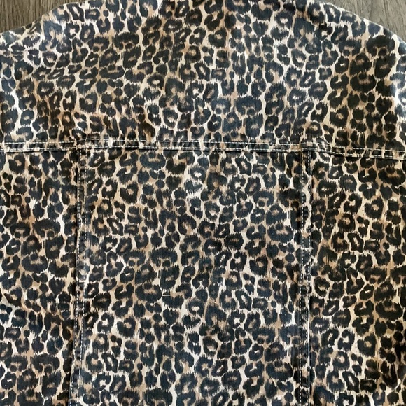 Free People Cheetah Animal Print Cotton Denim Jacket w/Frayed Hem Size Small - Picture 4 of 10